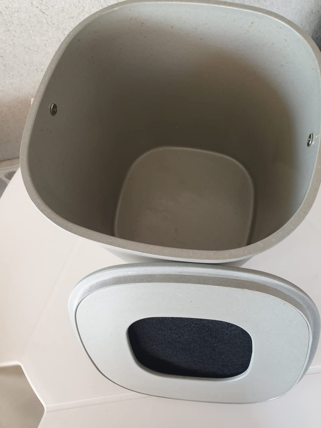 Customer photo review of YourCasa® Komposteimer - Biomülleimer Küche - geruchsdicht & abwaschbar - nachhaltiger Bio Mülleimer mit Deckel & Filter im schlichten Design