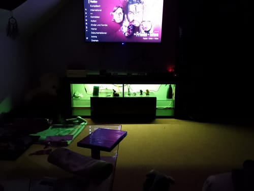 Customer photo review of SONNI Lowboard Schwarz Hochglanz 140cm, TV Schrank Glas, mit LED Beleuchtung