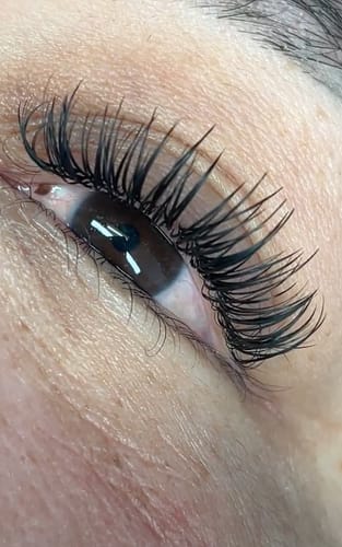 Customer photo review of WET VOLUME LASHES MIXED LENGTH 8-15MM