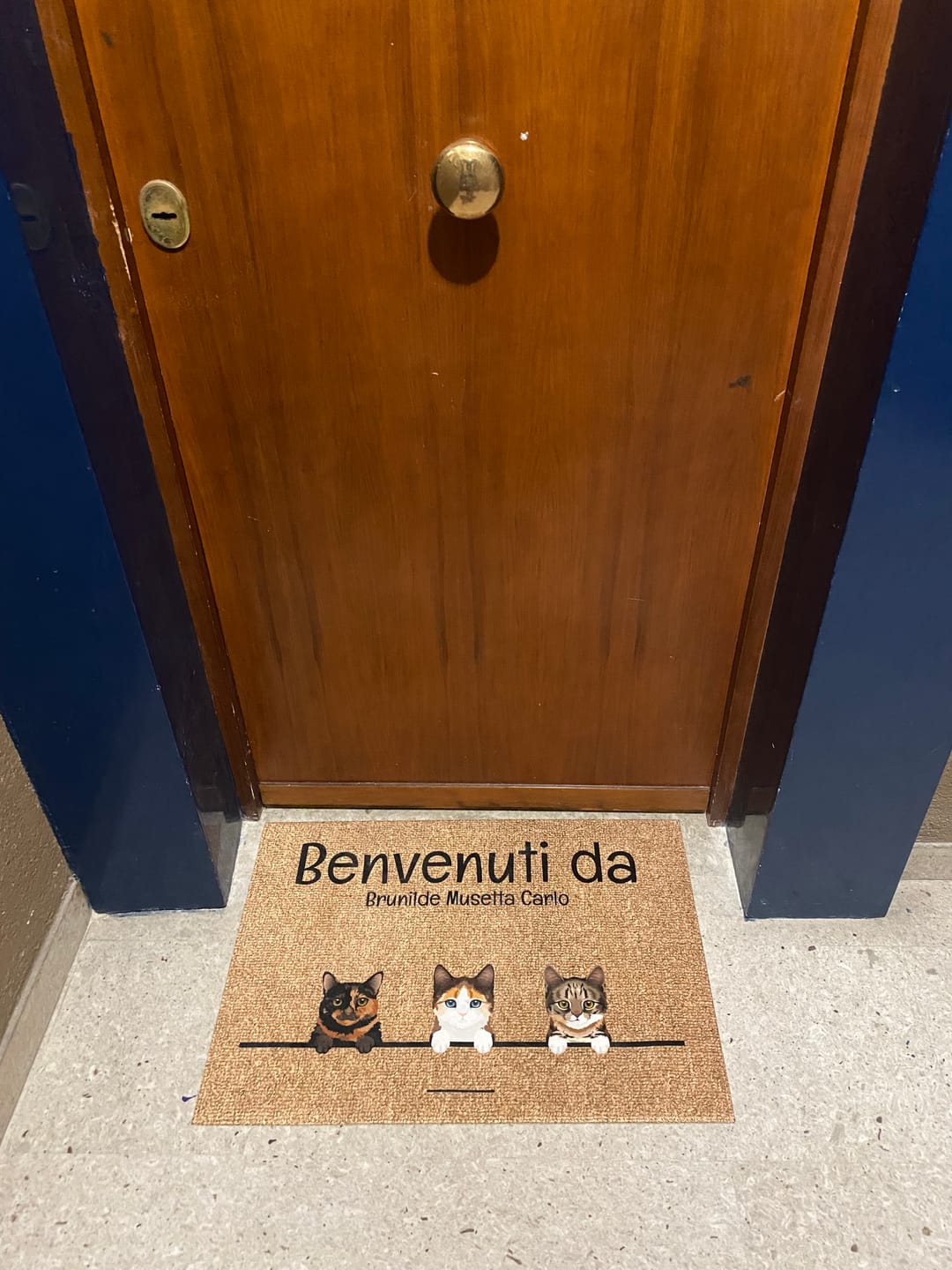Customer photo review of Tutti i miei amici pelosi - Zerbino personalizzato