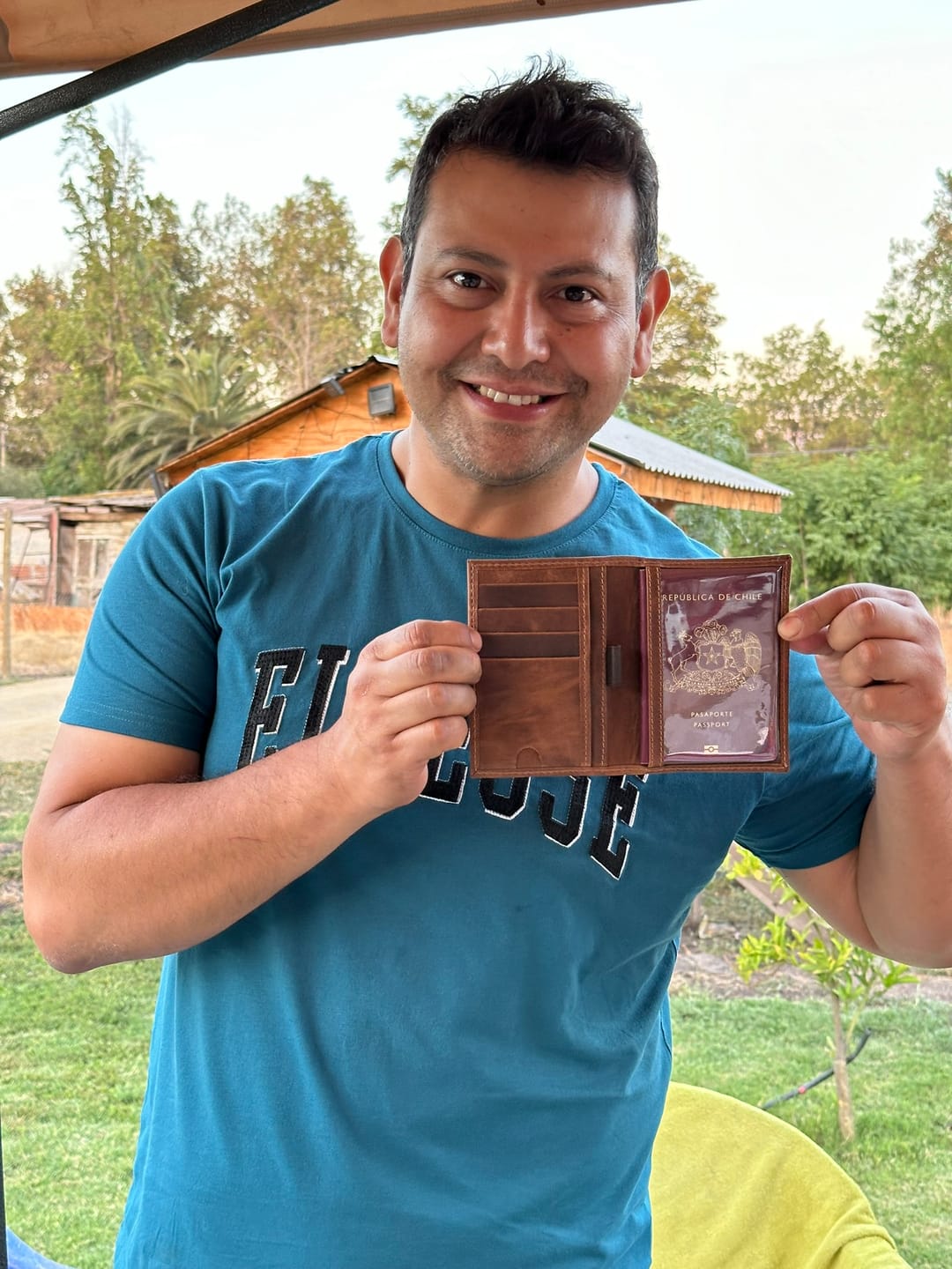 Customer photo review of Porta pasaporte single
