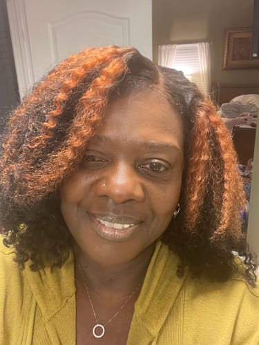 Customer photo review of 4C Edges | Luvwin 180%density Highlight Afro Curls 5x5 HD Glueless Undetectable Frontal Lace Wig