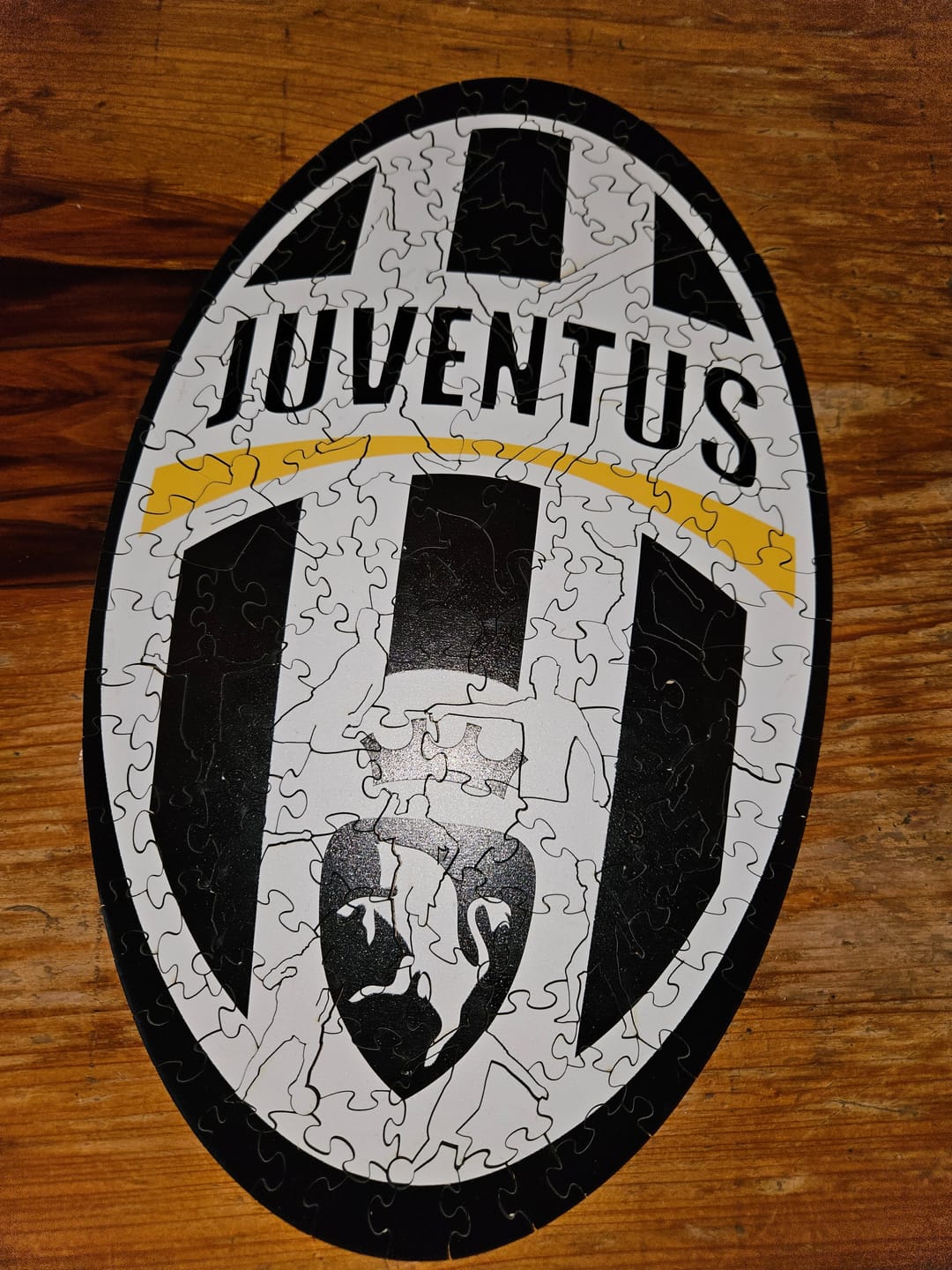 Customer photo review of Juventus FC® Retro Logo - Wooden Puzzle