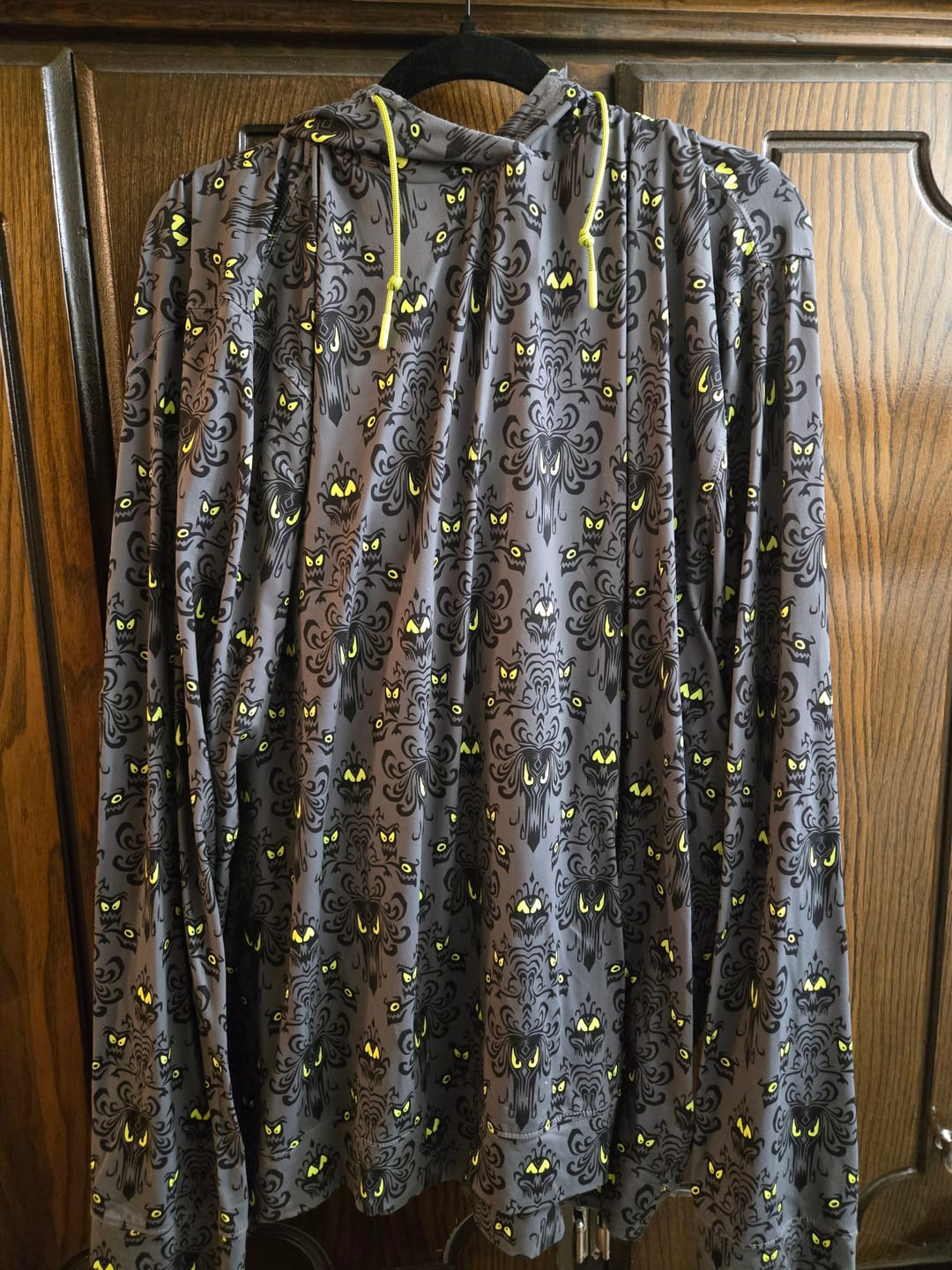 Customer photo review of Disney’s Haunted Mansion "Wall Creeps" – Performance Hoodie