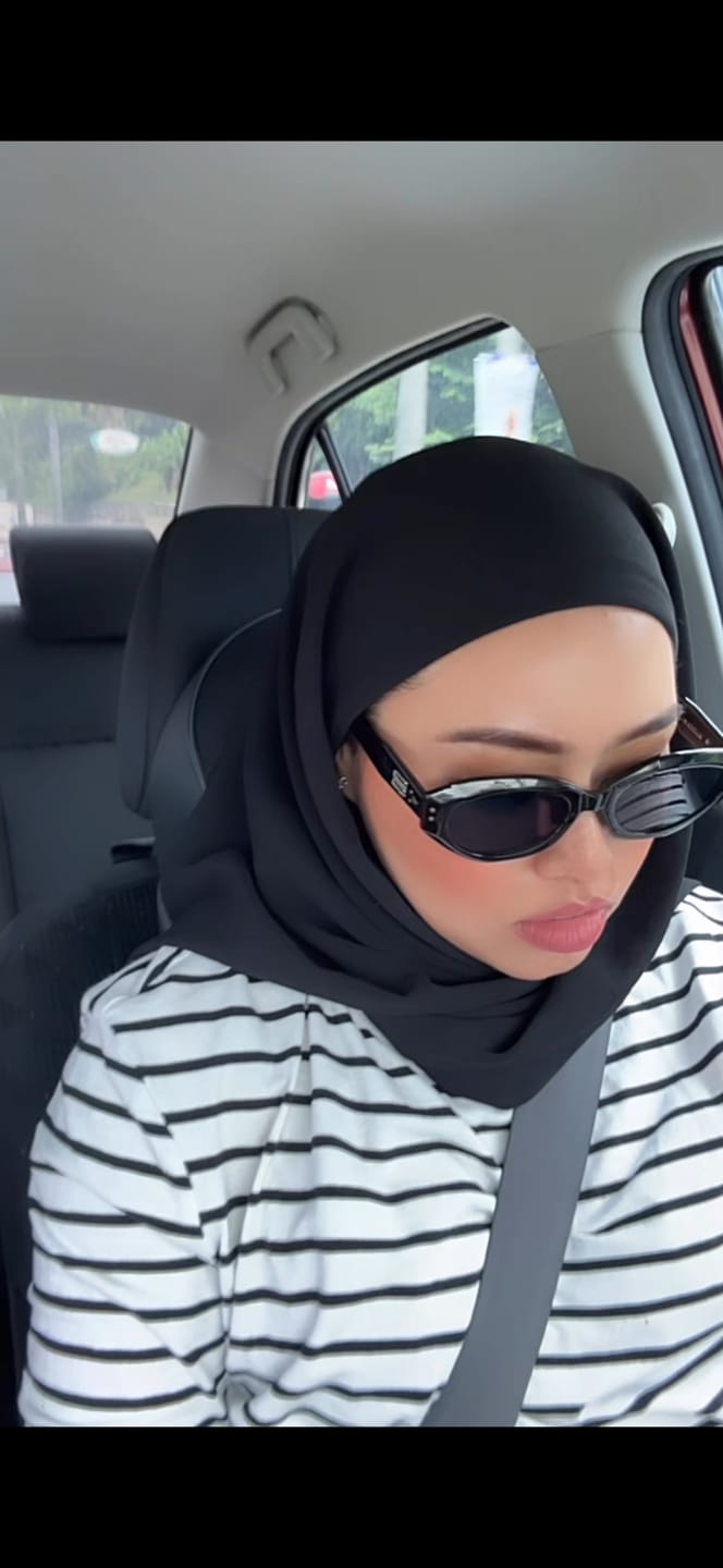 Customer photo review of Kyoto Oval Framed Sunglasses