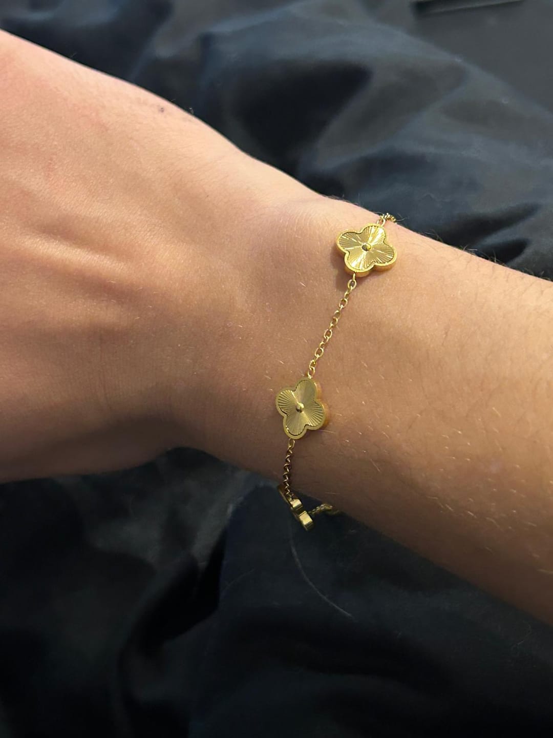 Customer photo review of Shine Clover Armband | 18K vergoldet