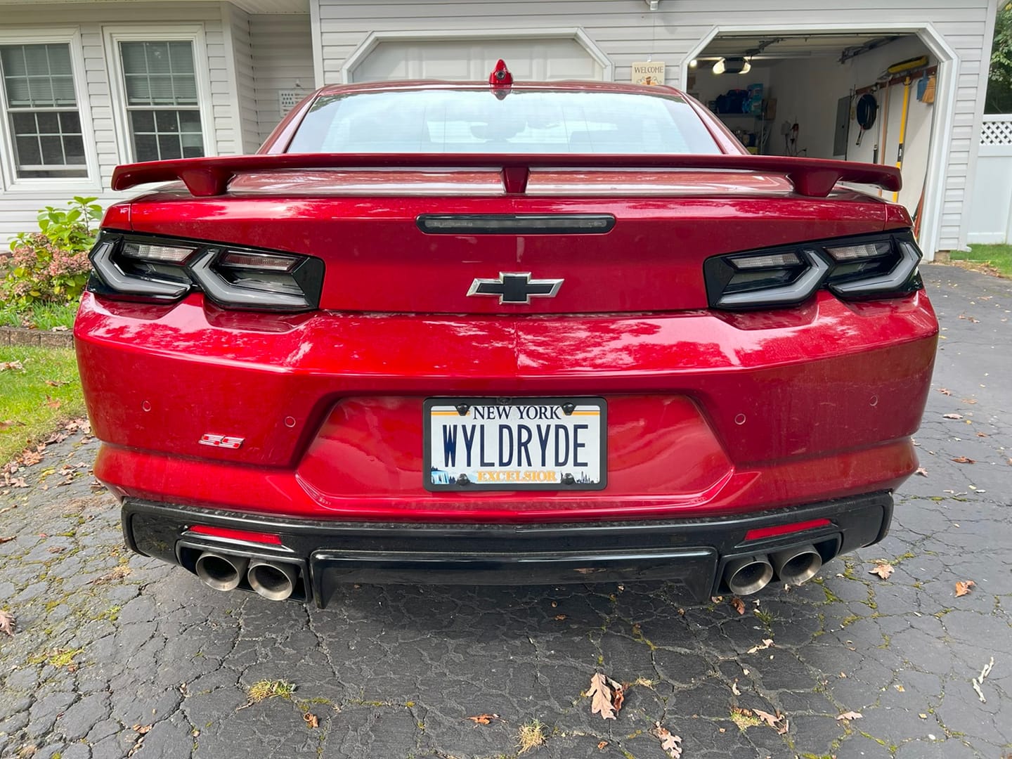 Customer photo review of 2019-2025 CHEVY CAMARO UMBRA LED TAILLIGHTS GLOSS BLACK/SMOKE LENS