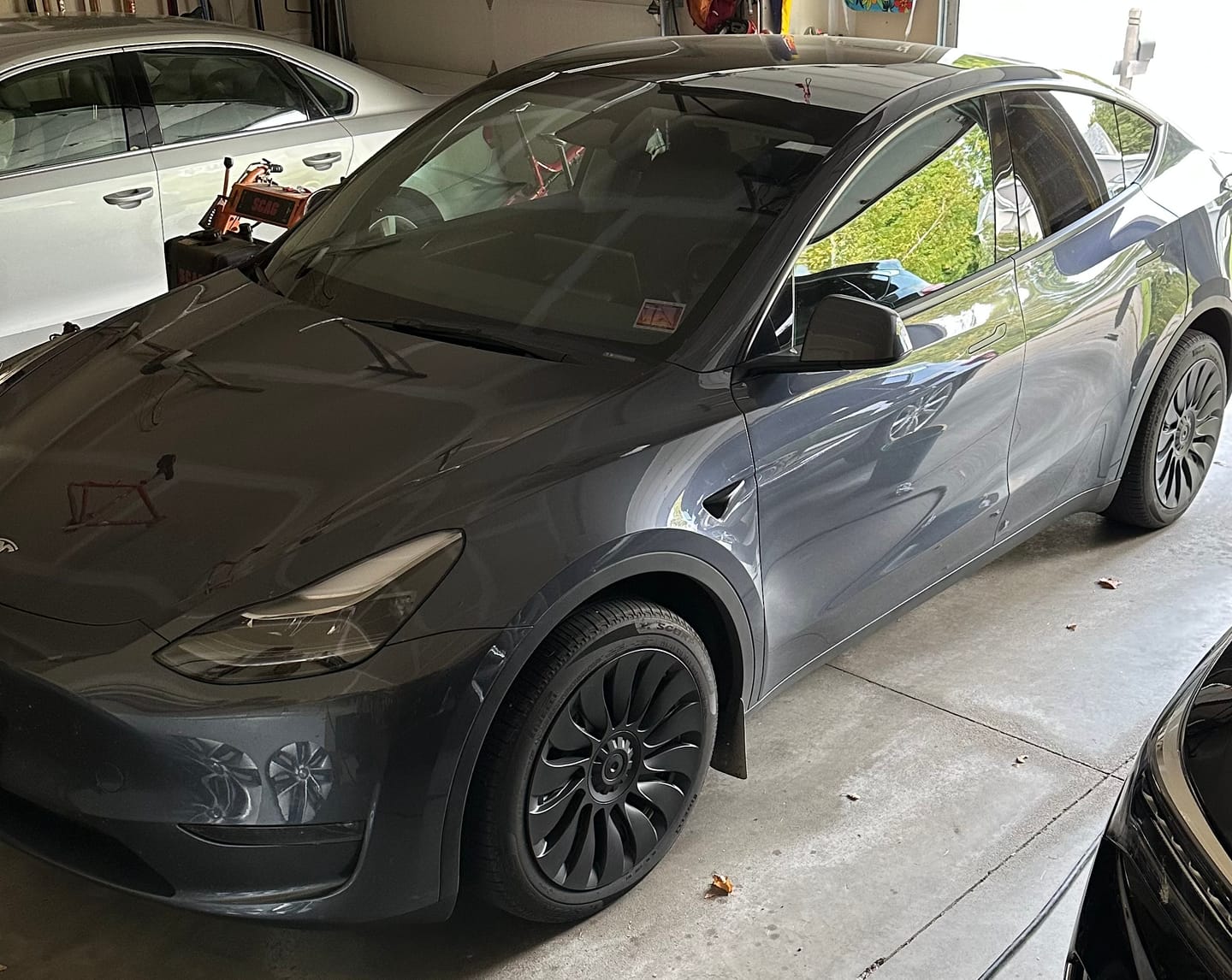 Customer photo review of TESPLUS 19'' Hurricane Style Wheel Cover for Model Y
