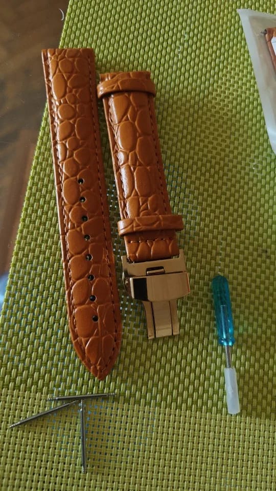 Customer photo review of Samsung Galaxy Watch Crocodile Leather Band