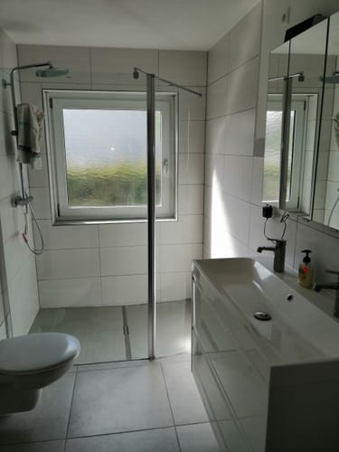 Customer photo review of SONNI Walk In Dusche Duschabtrennung Duschwand Nano Beschichtung Klarglas Mit 30cm schwenkbarer Seitenteil