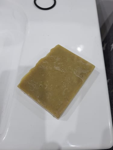 Customer photo review of NEU: 3% Moringa-Coffee-Glow Haarseife (Einstiegs-Haarseife/Alle Haartypen)