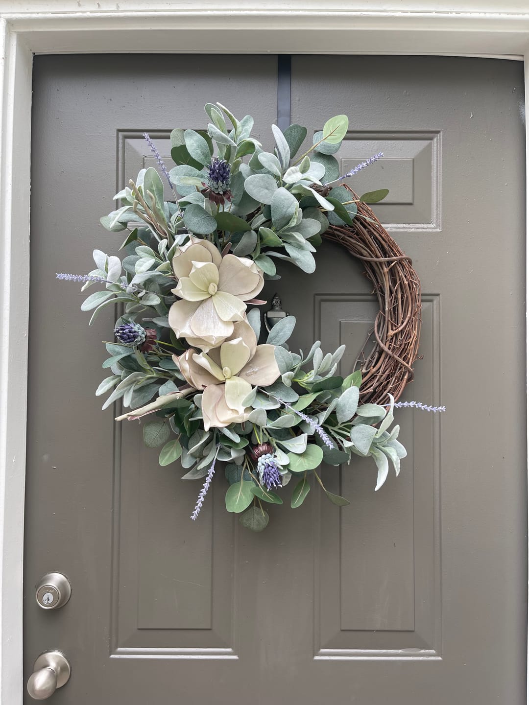 Customer photo review of 16" Round Grapevine Wreath - DECOE-035