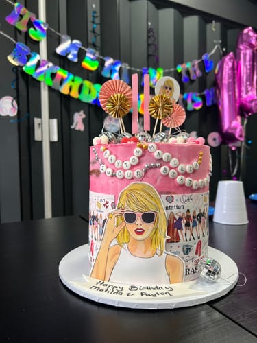 Customer photo review of Pre-Cut Taylor Swift - Edible Icing Image