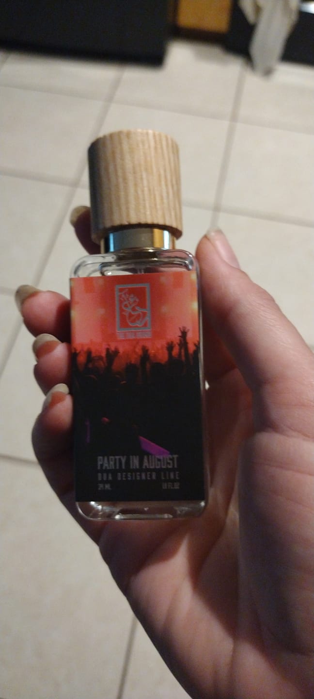 Customer photo review of Party In August