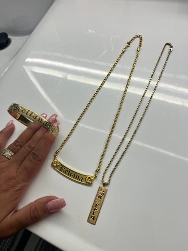 undefined review of 10mm Alana Heirloom Personalized Plate Necklace image 1 out of 2