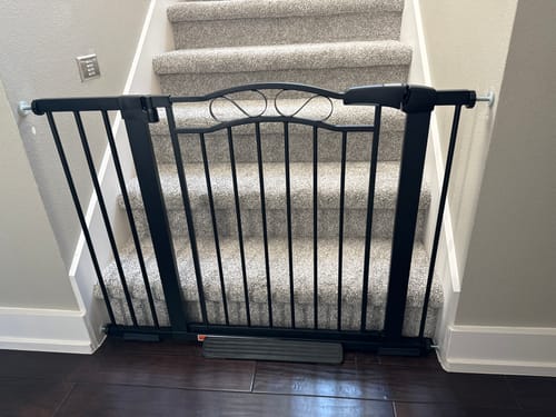 Customer photo review of FairyBaby Arch-Shaped Walk Through Baby Gate With 23.5" Extra Wide Walk Through Door