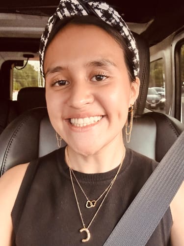 Customer photo review of Collar Con Doble Corazon Enlazado