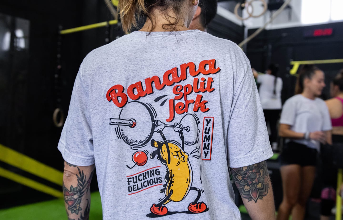 Customer photo review of BANANA SPLIT JERK WOMAN T-SHIRT