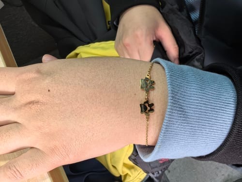 Customer photo review of Bracciale personalizzato con nome a forma di zampa