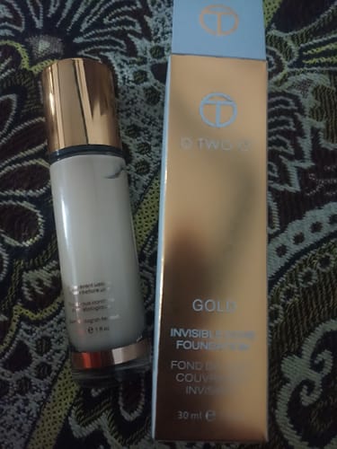 Customer photo review of O.TWO.O INVISIBLE COVER FOUNDATION