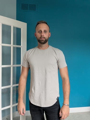 Customer photo review of 021 ESSENTIAL DROP-CUT T-SHIRT - CEMENT