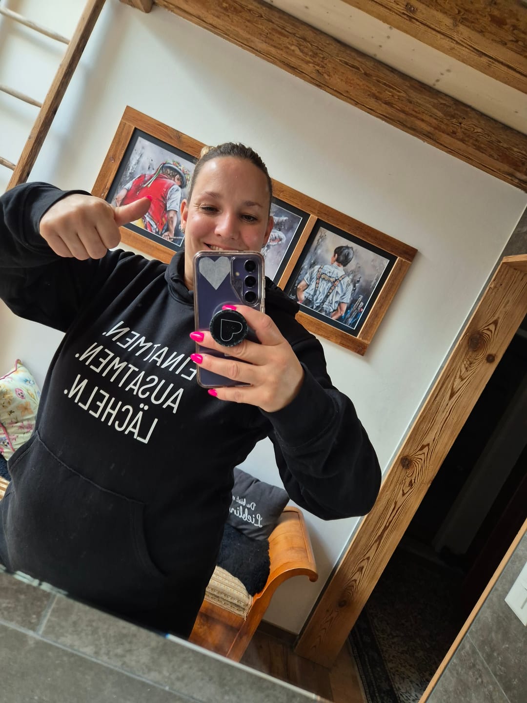 Customer photo review of Einatmen. Ausatmen. Lächeln. Bio Hoodie Unisex