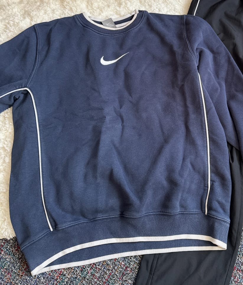 Customer photo review of Nike Vintage Sweatshirt Swoosh RARE 2000s (M)