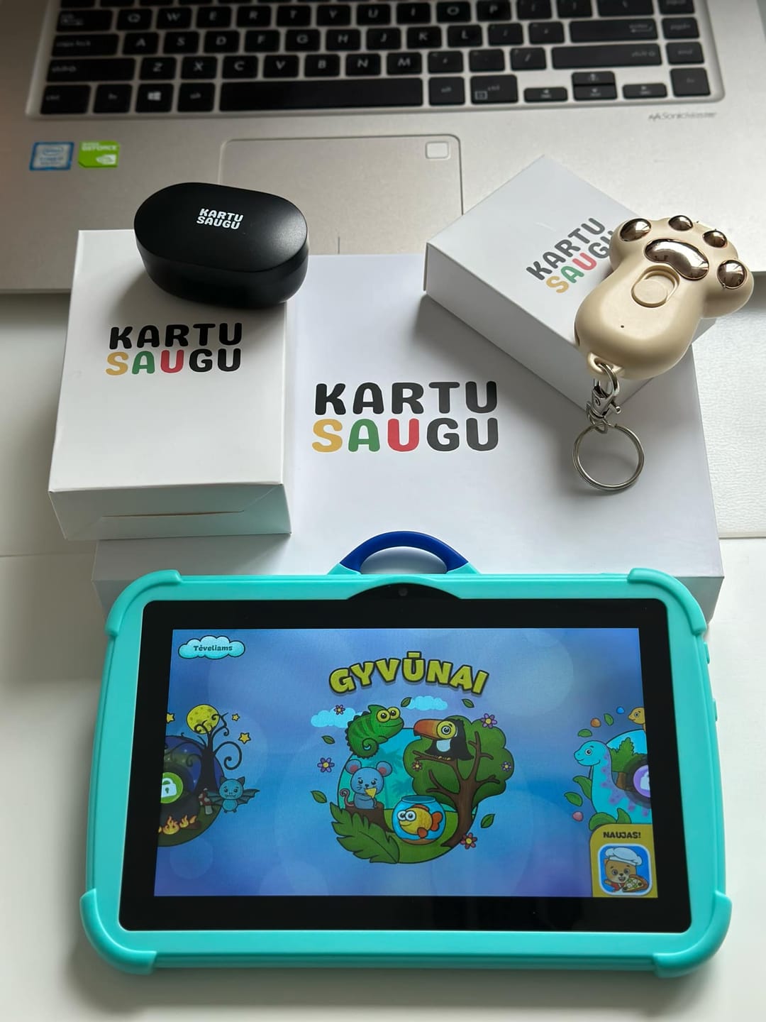 Customer photo review of KartuSaugu™ Planšetinis Kompiuteris Vaikams su Mokomaisiais Žaidimais, Tėvų Kontrole, Smūgiams Atsparia Konstrukcija ir Daugiau