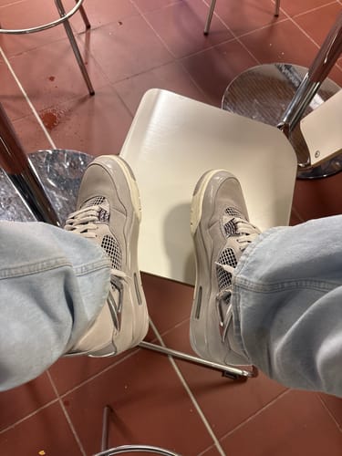 Customer photo review of Jordan 4 Retro Frozen Moments