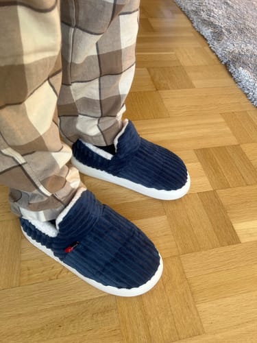 Customer photo review of HappyFlops Cozy