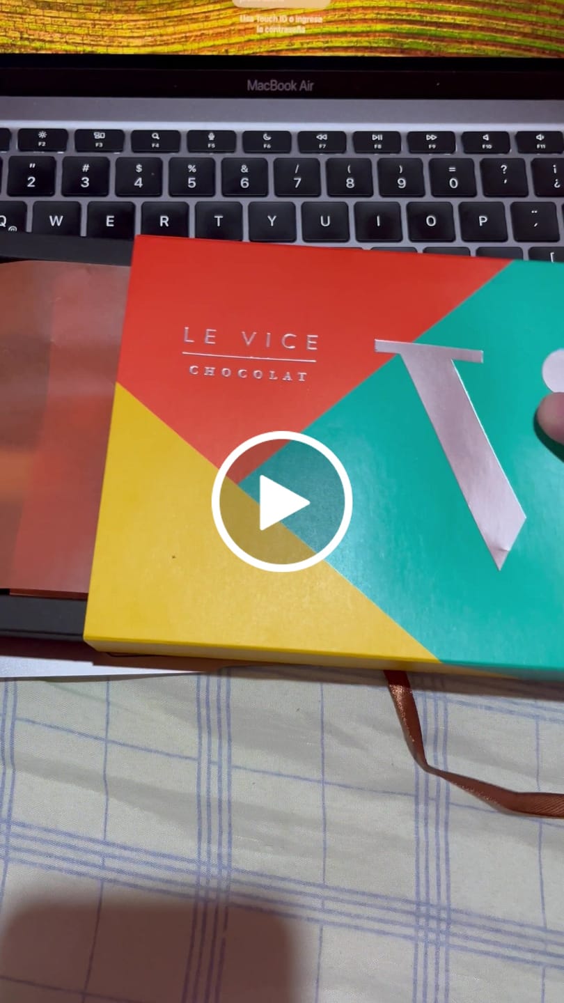 Customer video review of Caja 15 Bombones