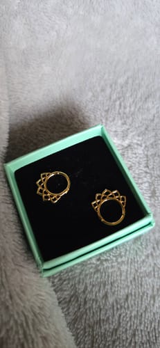 Customer photo review of Limitless Lotus Clicker Piercing Gold