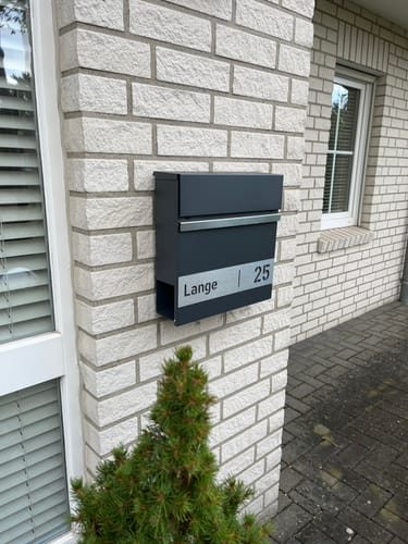Customer photo review of AlbersDesign Briefkasten B3 anthrazit (RAL7016) personalisiert mit Edelstahlschild