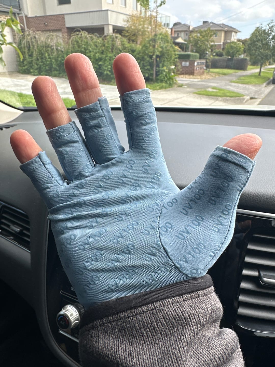 Customer photo review of Apex Fingerless Gloves Unisex UPF50+