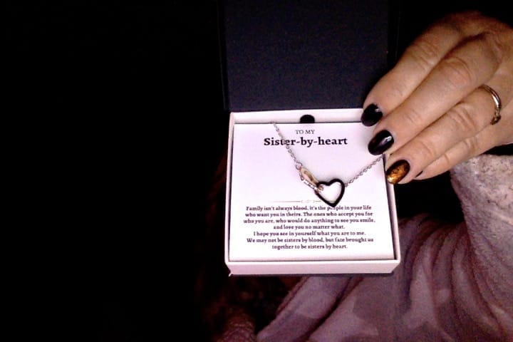 Customer photo review of To My Sister-by-heart - Interlocked Hearts Gift Set - SS79