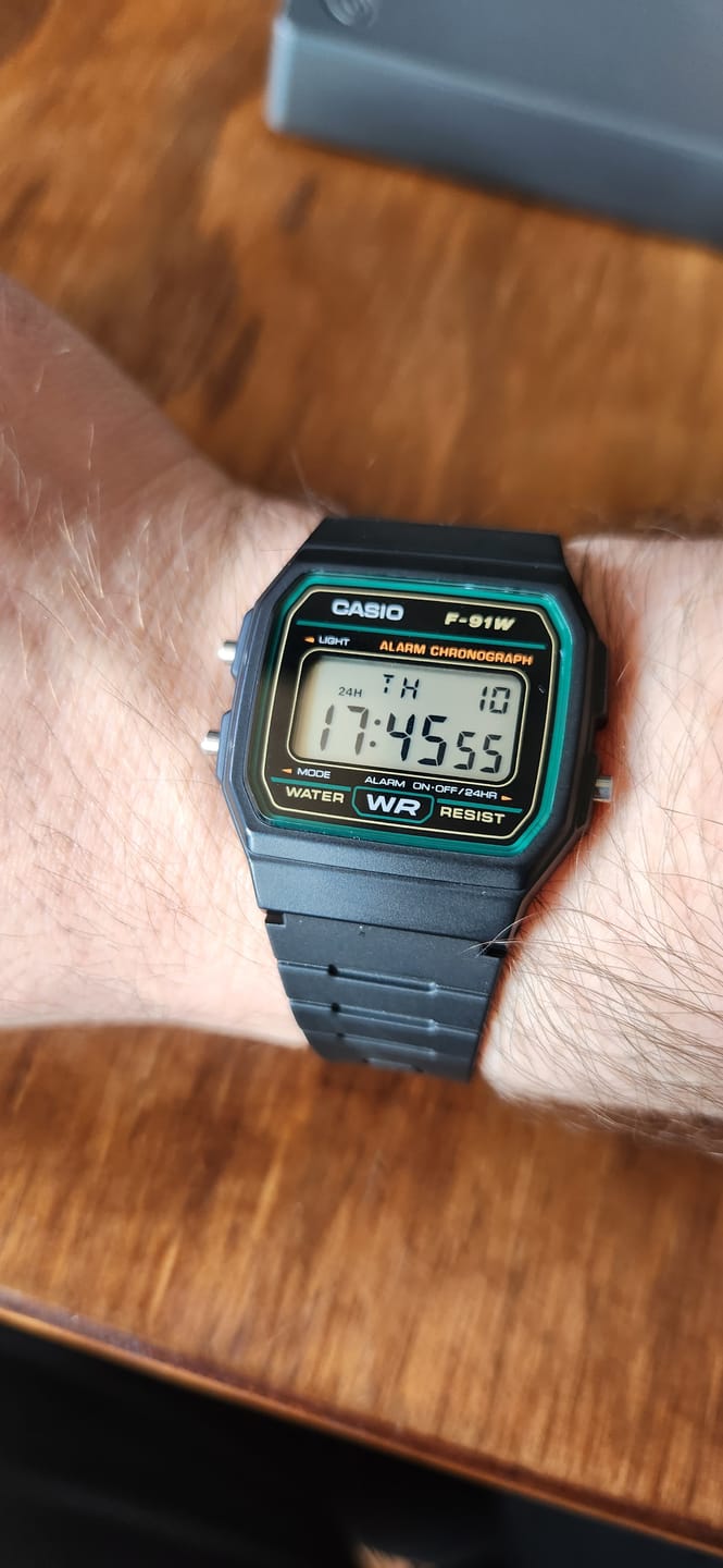 Customer photo review of Reloj Casio Vintage F-91W-3DG Clásico Líneas Verdes