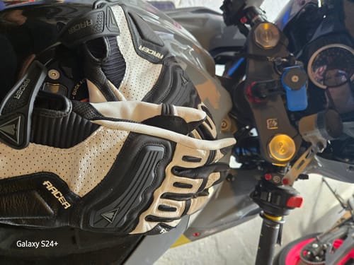 Customer photo review of Guide Gloves