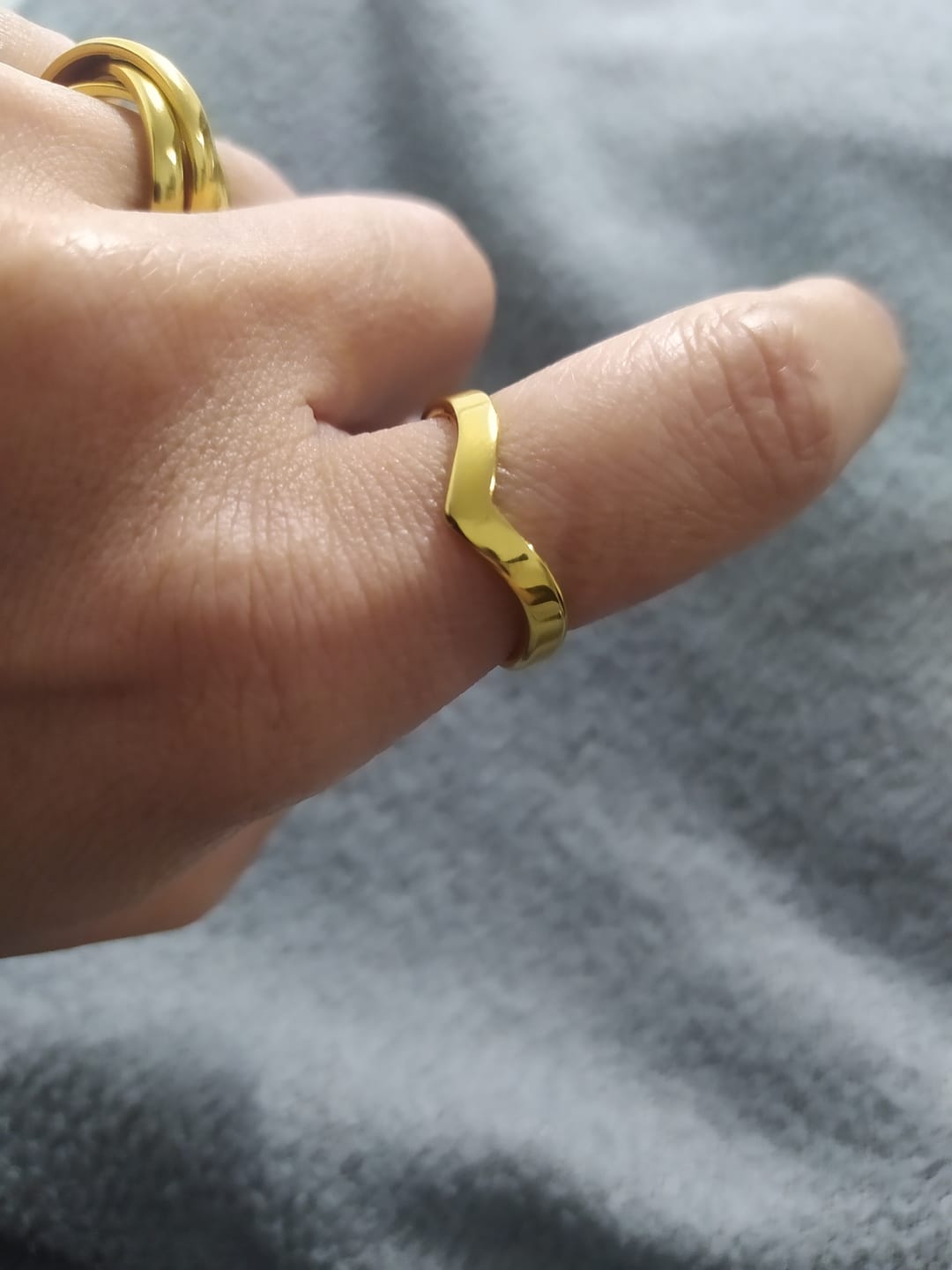 Customer photo review of Anel Trinity Liso Banhado em Ouro 18K
