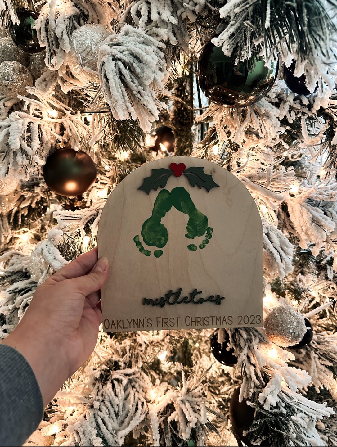 Customer photo review of Baby's First Christmas Mistletoe Footprint Craft