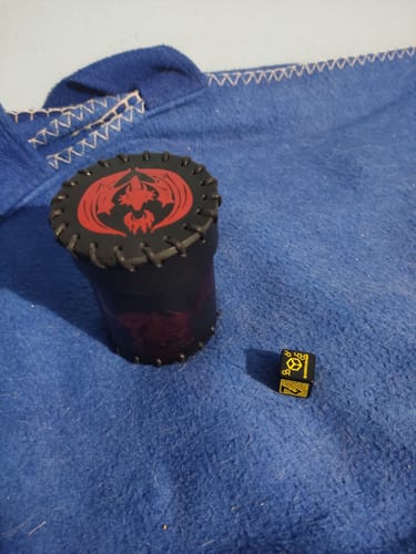 Customer photo review of Flying Dragon - Lederwürfelbecher