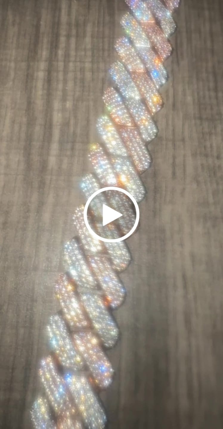Customer video review of 20mm Monaco Chain - Two Tone