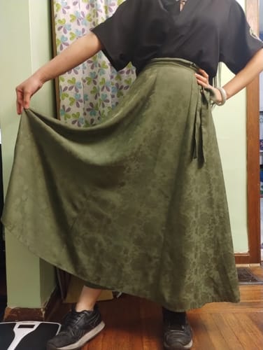Customer photo review of Holding the Moon 上揽月 Olive Green Weijin Tang 10 Panel Poqun Skirt