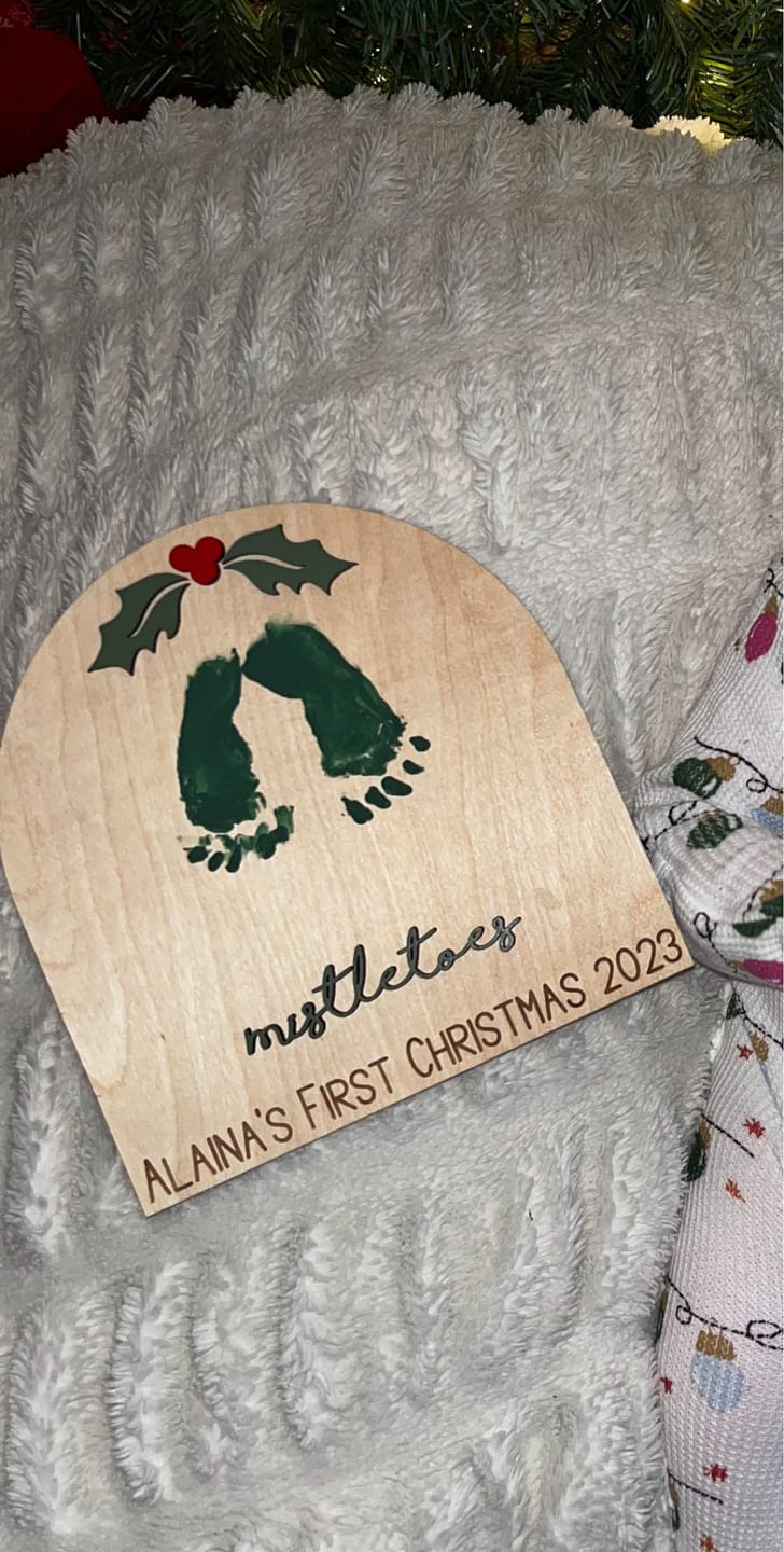 Customer photo review of Baby's First Christmas Mistletoe Footprint Craft