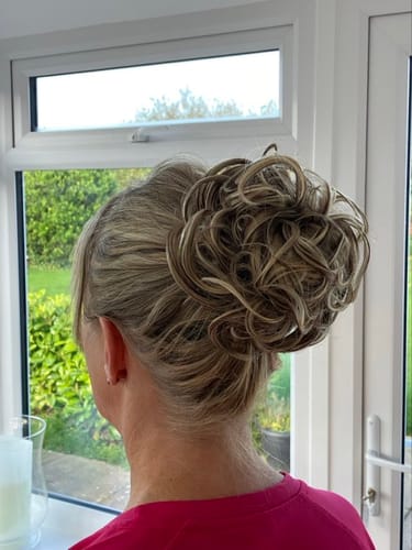 Customer photo review of Stranded Curly Hair Messy Bun Scrunchie #6/16/613 Safari Sunset