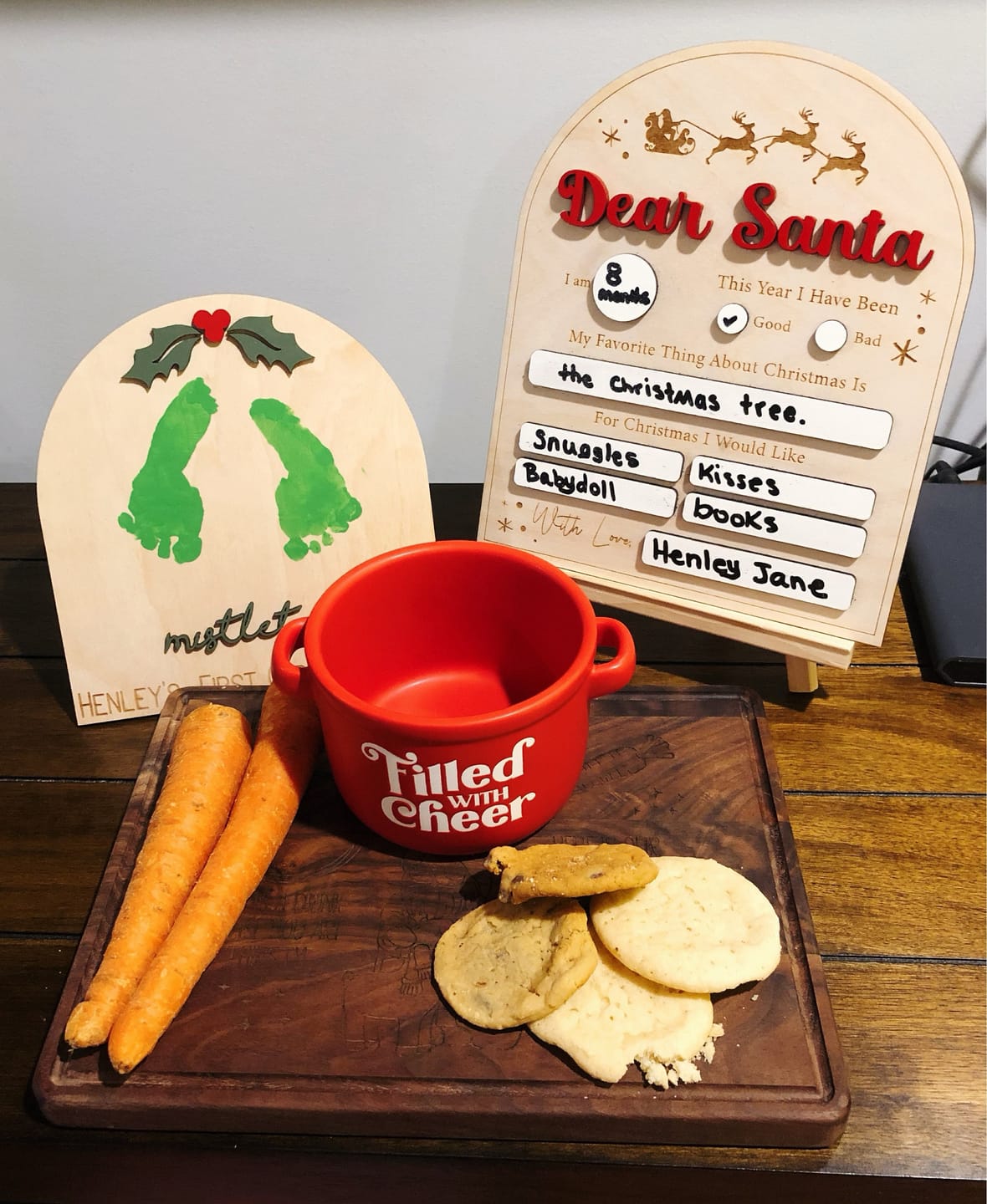 Customer photo review of Baby's First Christmas Mistletoe Footprint Craft