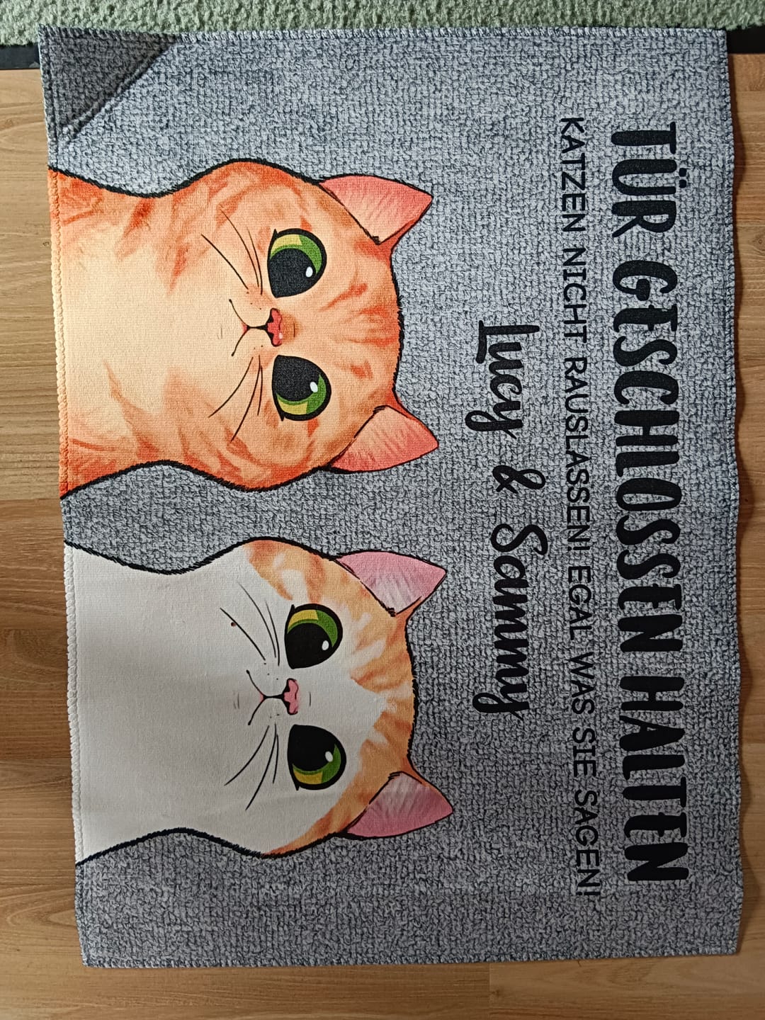 Customer photo review of Willkommen bei neugierigen Katzen - Individuelle Fußmatte