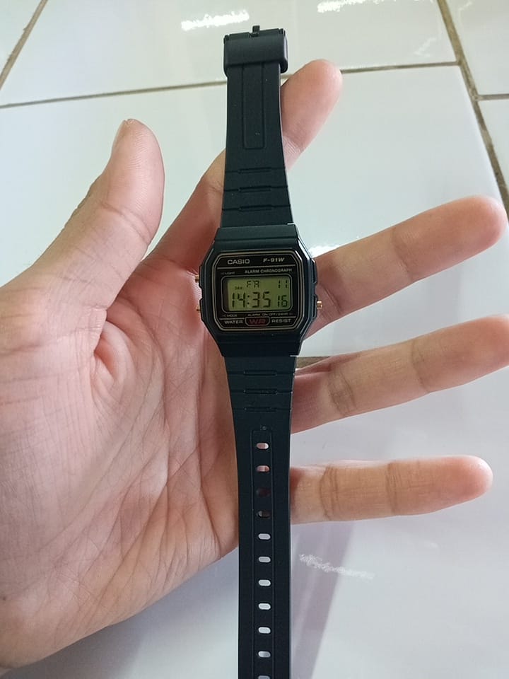 Customer photo review of Reloj Casio Vintage F-91WG-9SDF Clásico Líneas Amarillas
