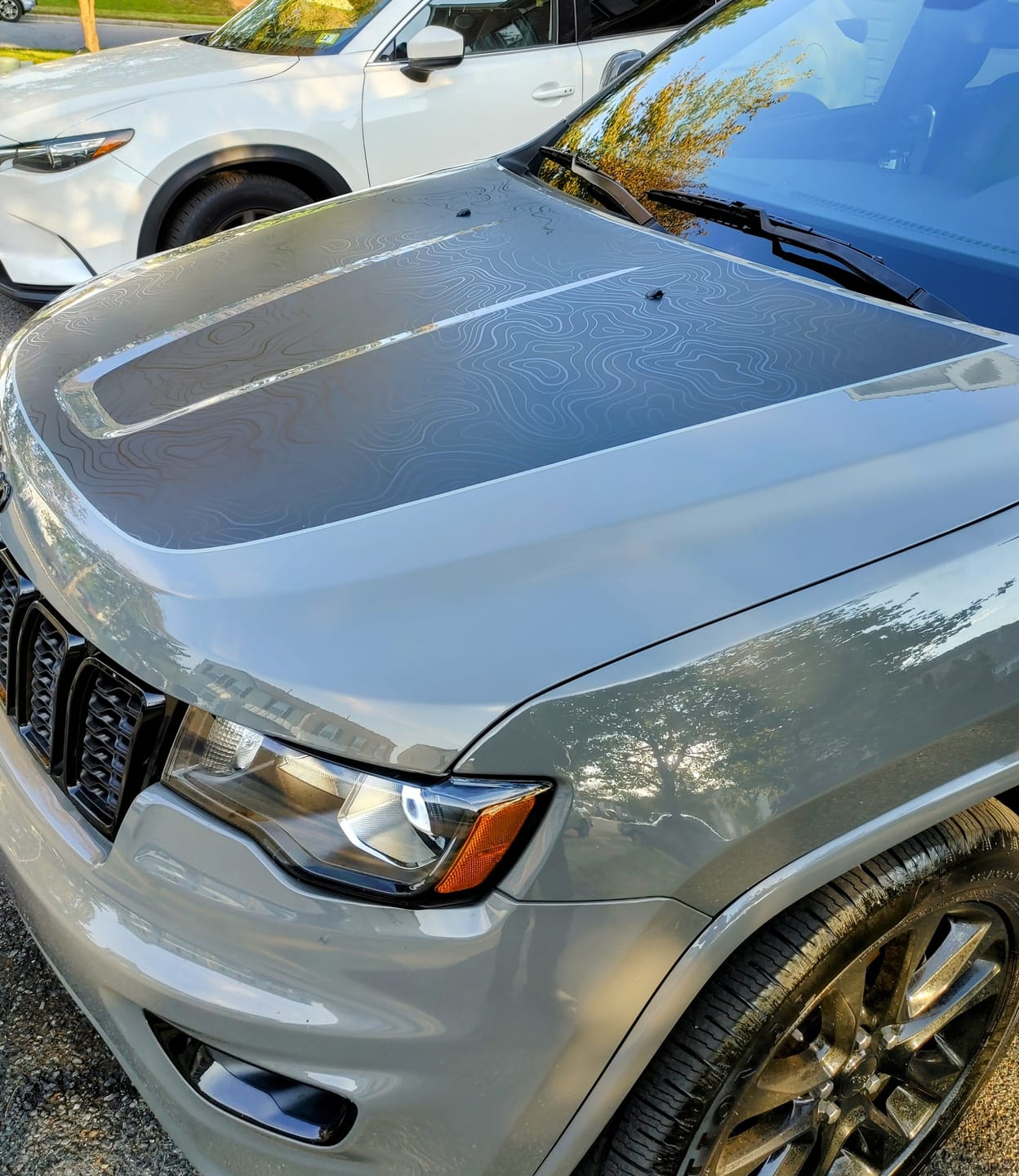 Customer photo review of Hood Graphic | fits 2011-2022 Jeep Grand Cherokee WK2
