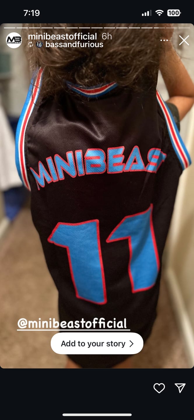 Customer photo review of "MB Team Jersey" Performance Unisex Tee