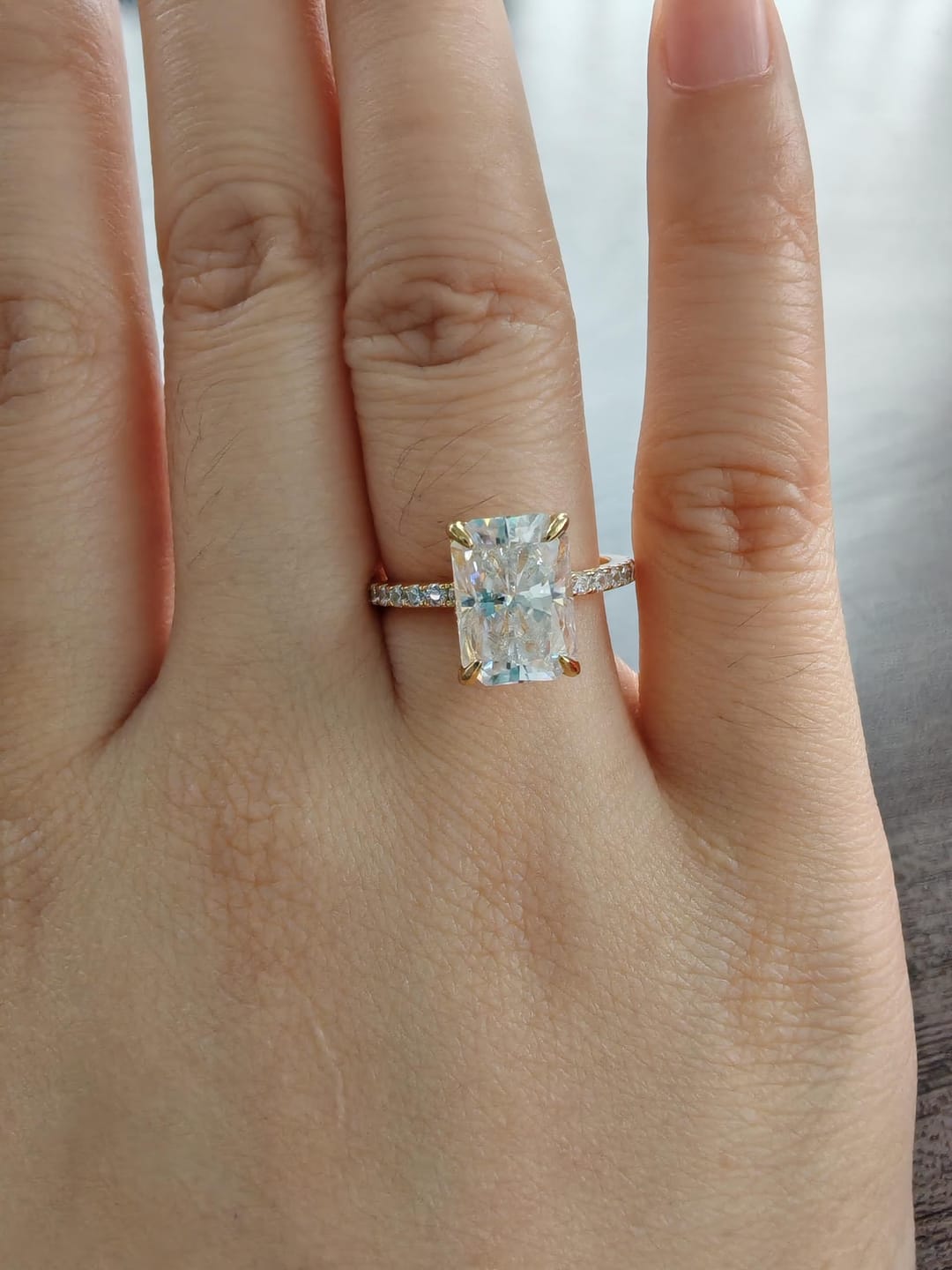 Customer photo review of S925 Rodiffy Moissanite 2.0 Ct~4.0 Ct Radiant Cut Yellow Gold/White Gold Engagement Ring For Women